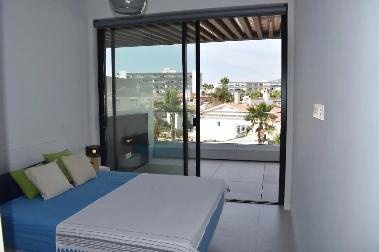 Luxury Complex Beachfront Apartment, Infinity Pool, Sauna, Gym And Large Terrace Torremolinos Apartment