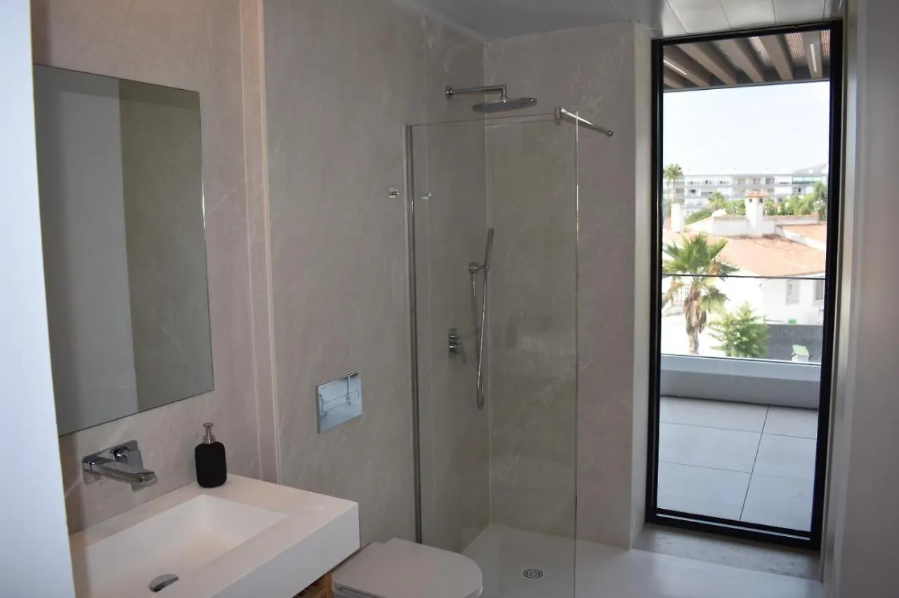 Luxury Complex Beachfront Apartment, Infinity Pool, Sauna, Gym And Large Terrace Torremolinos Apartment