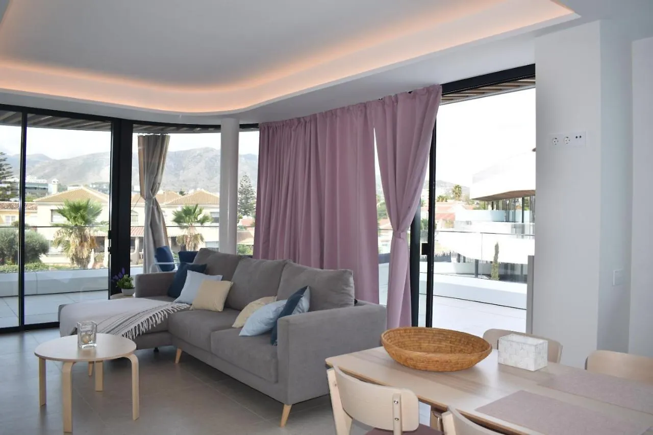 Luxury Complex Beachfront Apartment, Infinity Pool, Sauna, Gym And Large Terrace Torremolinos