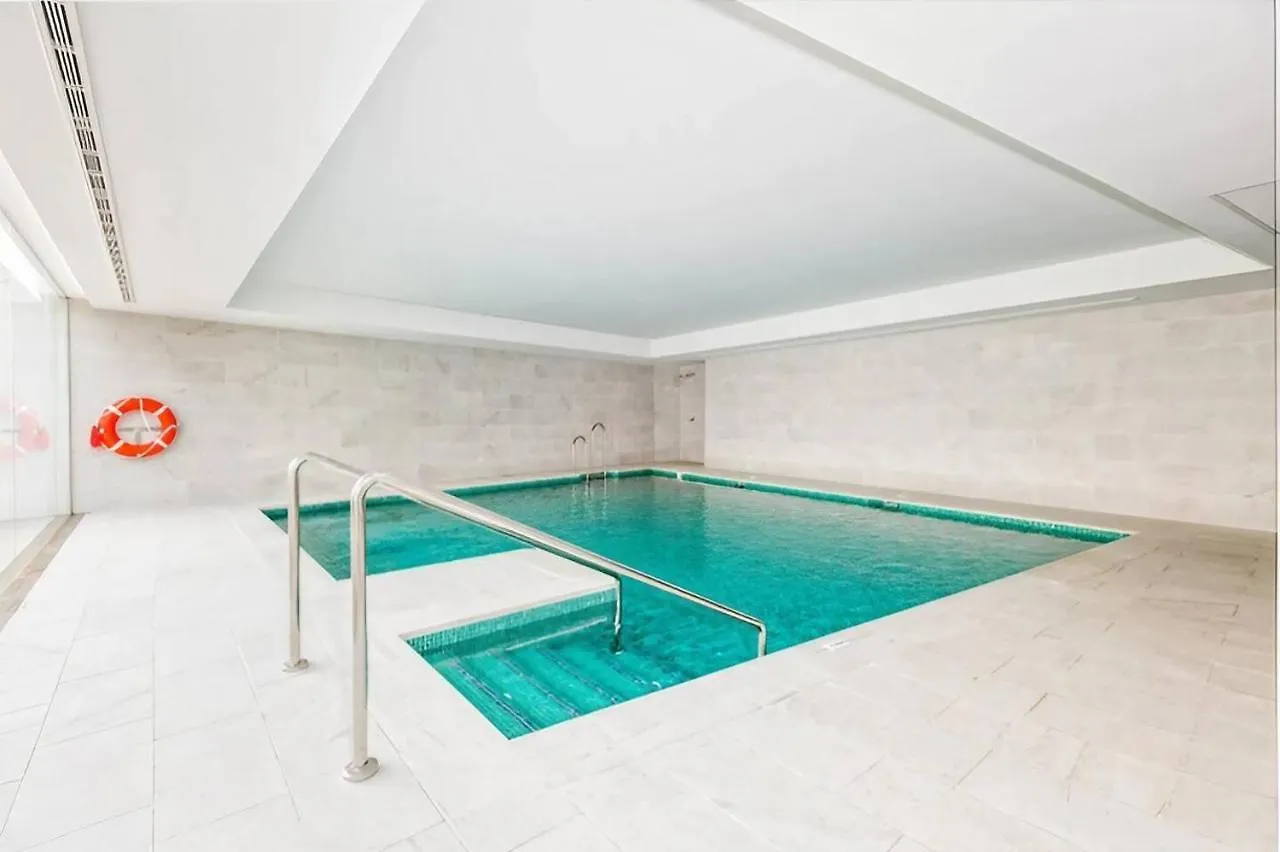 Luxury Complex Beachfront Apartment, Infinity Pool, Sauna, Gym And Large Terrace Torremolinos Apartment